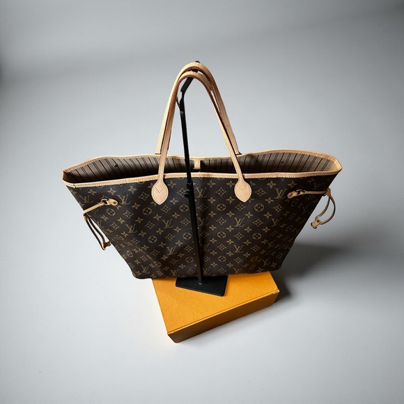 ❌SOLD❌Authentic Louis Vuitton Neverfull GM monogram - Picture 3 of 15